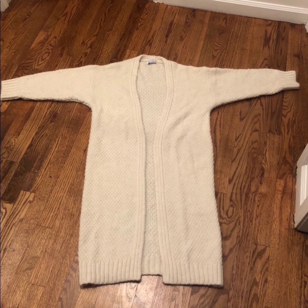 cute, warm n comfy urban outfitters cardigan☁️🤍